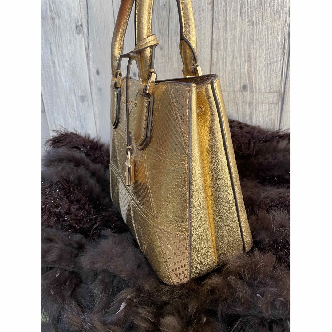 Michael Kors(マイケルコース)の MICHAEL KORS ADELE ミディアム メッセンジャー ゴールド レディースのバッグ(ハンドバッグ)の商品写真