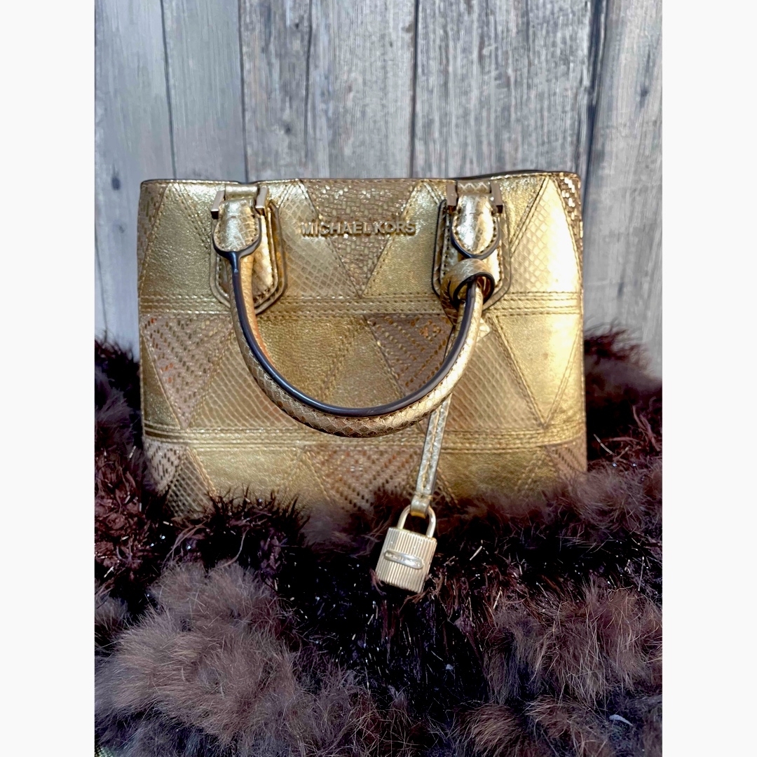 MICHAEL KORS ADELE ミディアム メッセンジャー ゴールド - ハンドバッグ