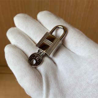 エルメス(Hermes)の【美品〜極美品】HERMES エルメス　カデナ　パドロック  シルバー　121番(キーホルダー)