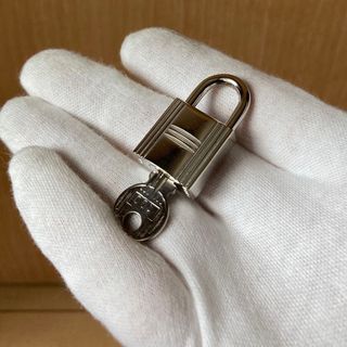 エルメス(Hermes)の【美品〜極美品】HERMES エルメス　カデナ　パドロック  シルバー　100番(キーホルダー)