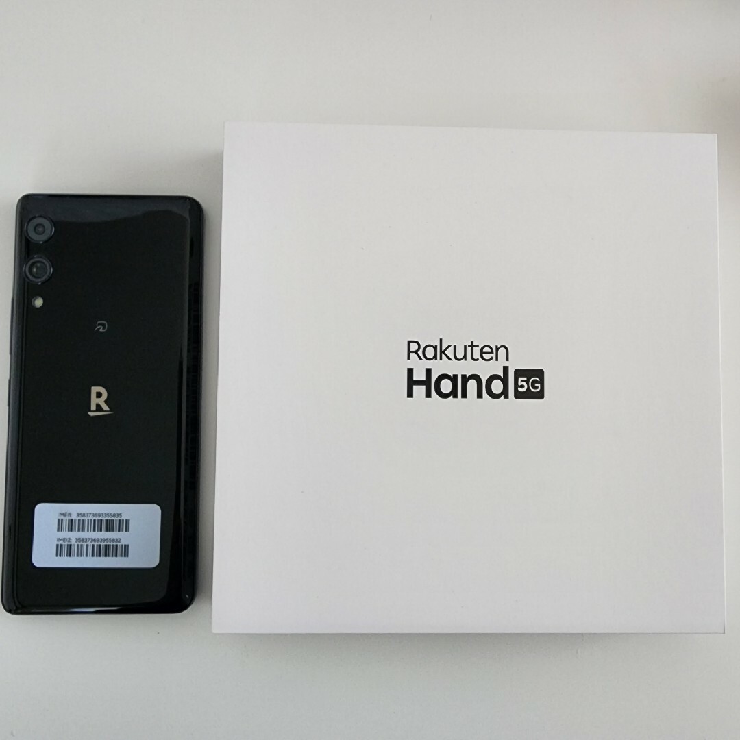 Rakuten(ラクテン)のRakuten Hand 5G P780 ブラック スマホ/家電/カメラのスマートフォン/携帯電話(スマートフォン本体)の商品写真