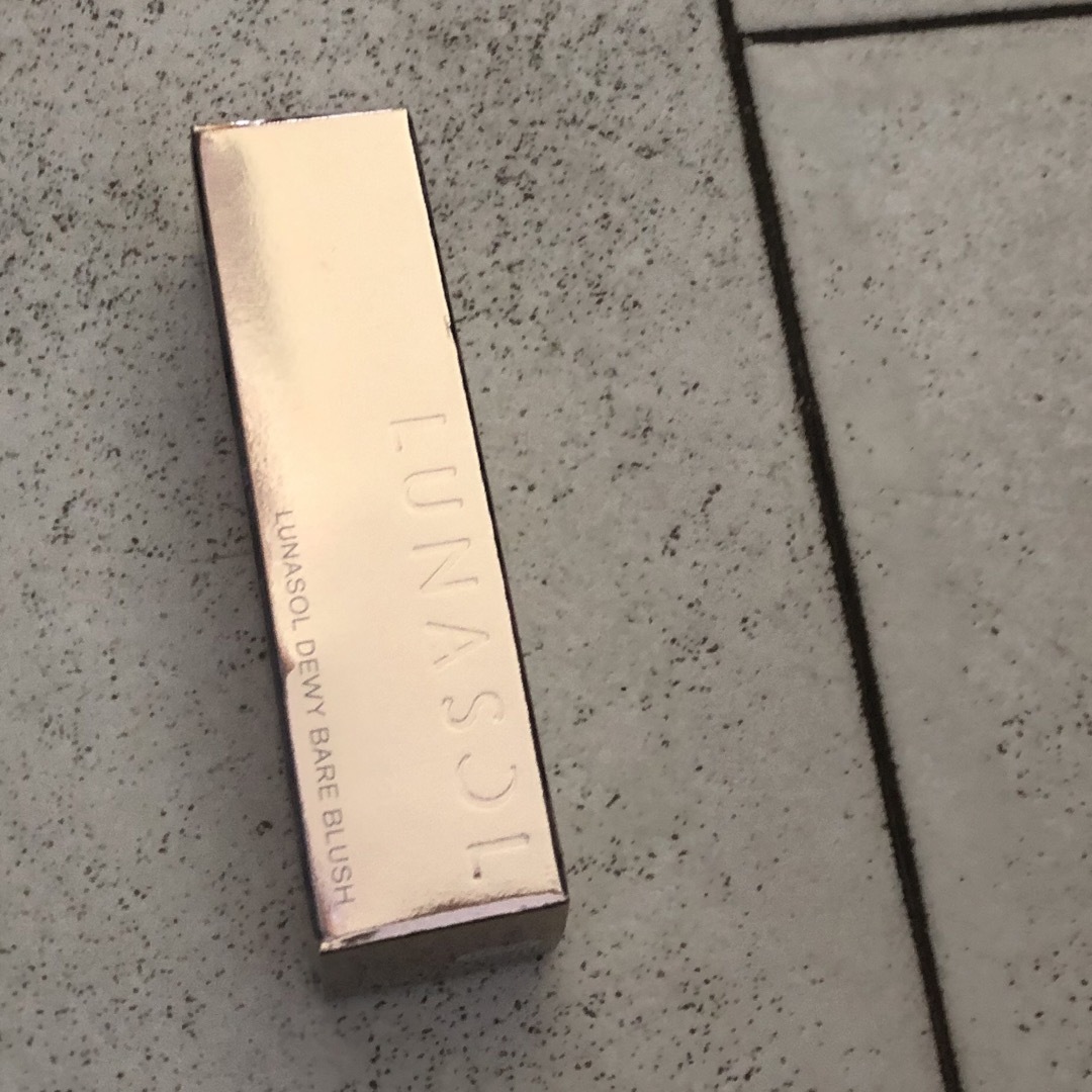 LUNASOL(ルナソル)のルナソル　デューイベアブラッシュ　EX01 新品B コスメ/美容のベースメイク/化粧品(チーク)の商品写真