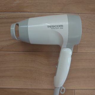 テスコム(TESCOM)のTESCOM TD30 軽量コンパクト ドライヤー美品(ドライヤー)
