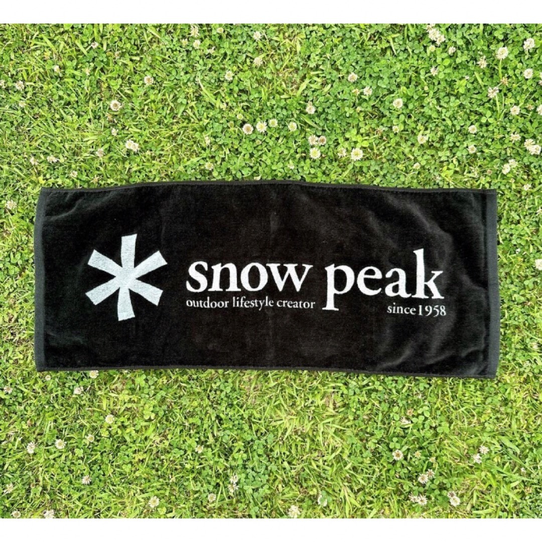 Snow Peak(スノーピーク)の直営店 キャンプフィールド 限定 新品 スノーピーク ロゴハンドタオル スポーツ/アウトドアのアウトドア(その他)の商品写真