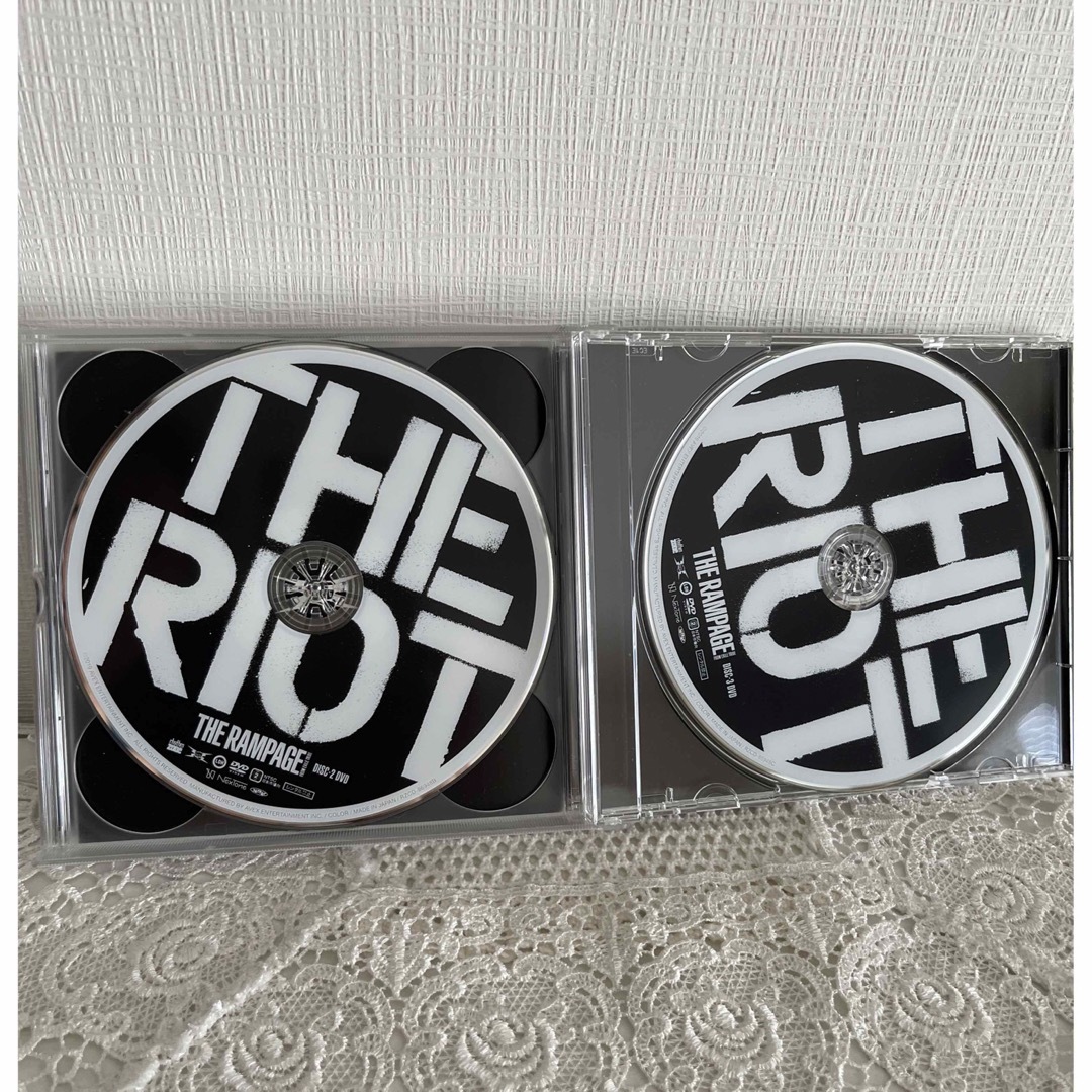 THE RAMPAGE(ザランページ)のTHE RIOT（DVD2枚付） エンタメ/ホビーのCD(ポップス/ロック(邦楽))の商品写真