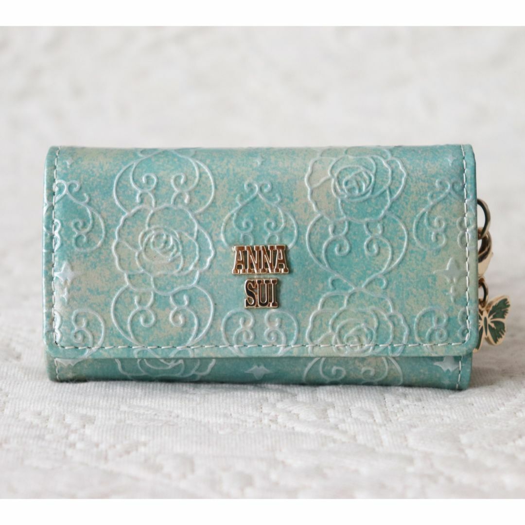 ANNA SUI(アナスイ)の新品タグ箱付き【アナスイ】本革 ローズハート蝶チャーム付き 4連キーケース レディースのファッション小物(キーケース)の商品写真