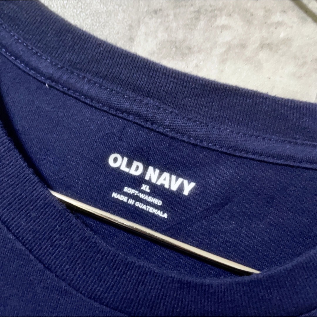 Old Navy(オールドネイビー)のOLD NAVY　Tシャツ　ネイビー　ドッグ　犬　サーフィン　アメリカ　国旗 メンズのトップス(Tシャツ/カットソー(半袖/袖なし))の商品写真