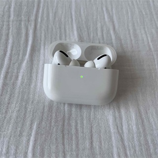 Apple - 【値下げ】AirPods pro 第1世代 イヤホン・本体付きの通販 by ...