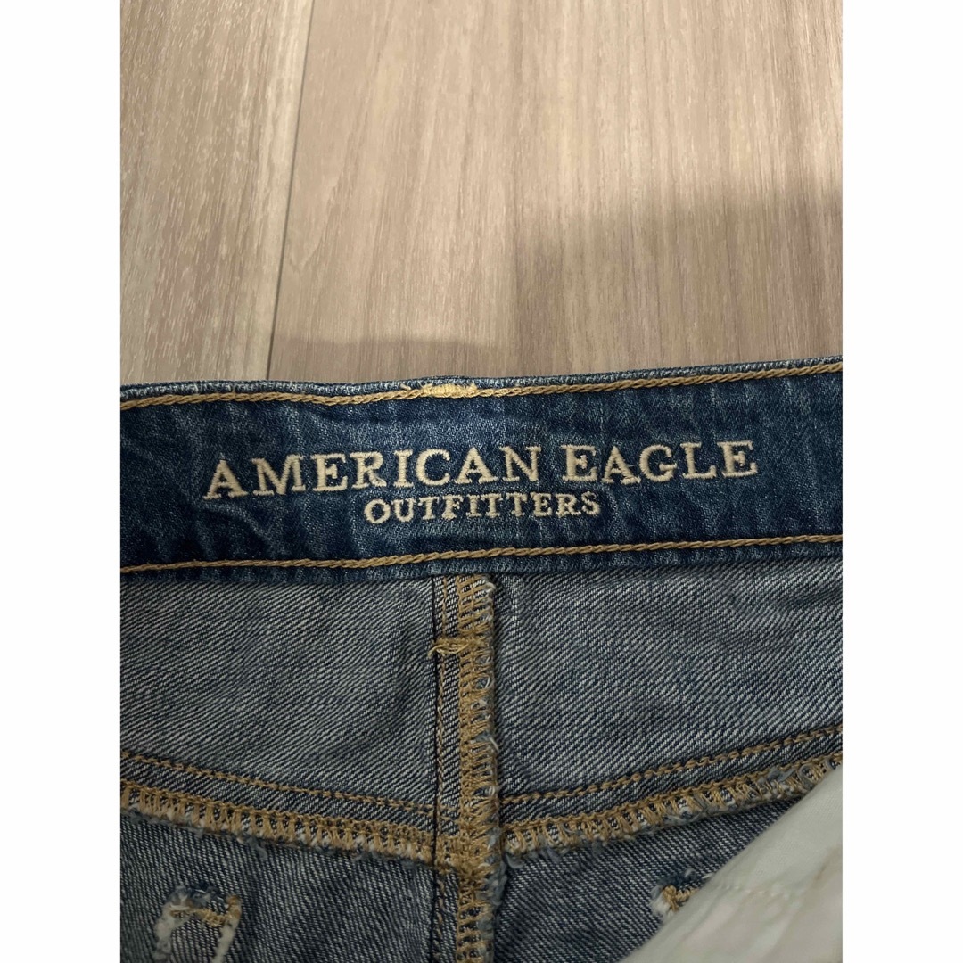 American Eagle(アメリカンイーグル)のアメリカンイーグル　クラッシュデニムショートパンツ レディースのパンツ(ショートパンツ)の商品写真