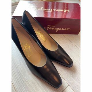 サルヴァトーレフェラガモ(Salvatore Ferragamo)のフェラガモ  黒　パンプス　フォーマル　ブラック　7㎝(ハイヒール/パンプス)