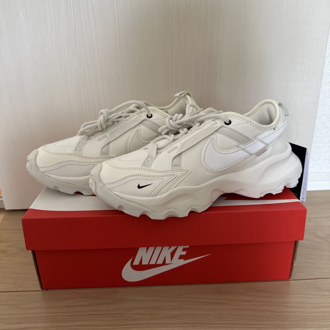 NIKE TC7900 新品　25cm