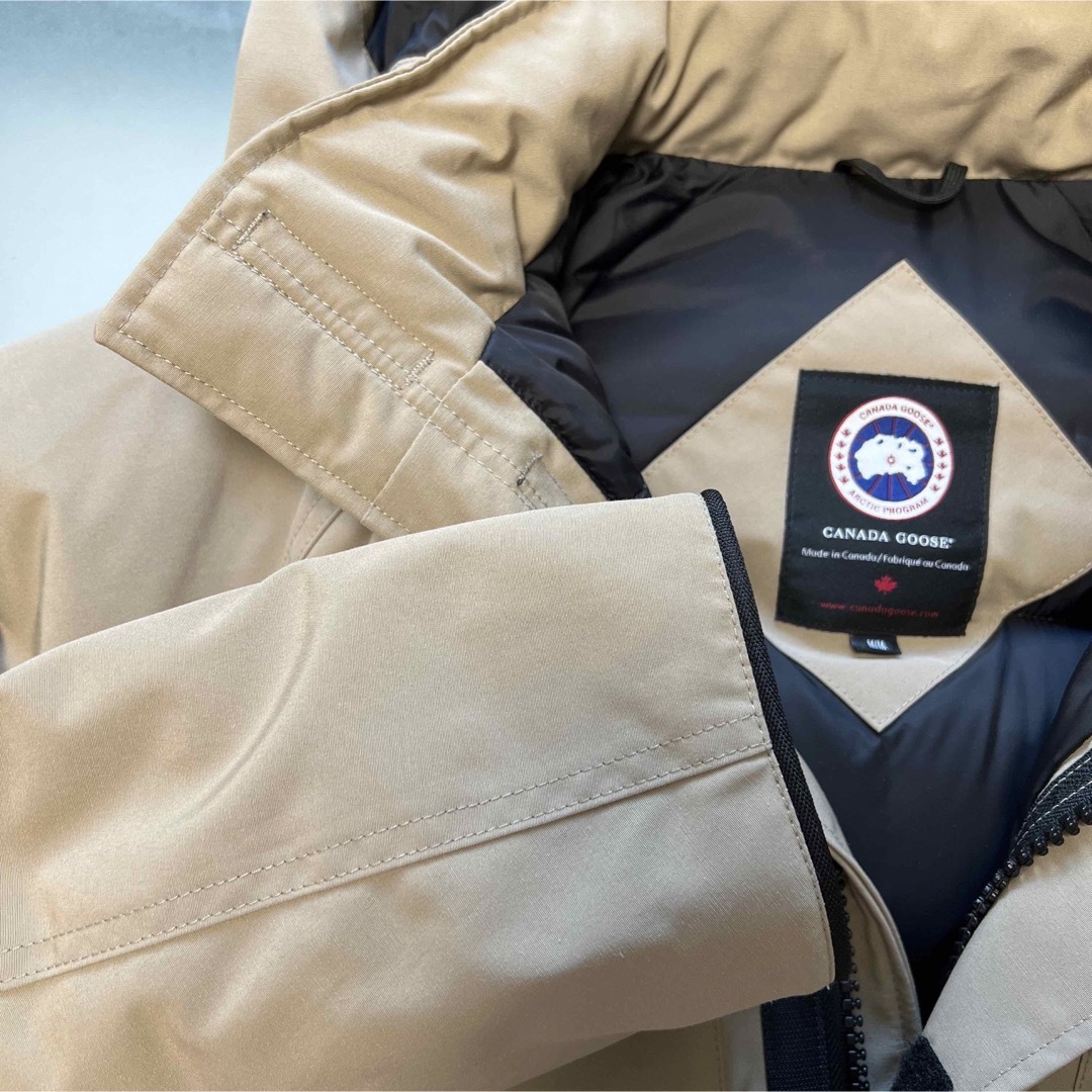 CANADA GOOSE(カナダグース)のカナダグース　カムループス　ベージュ メンズのジャケット/アウター(ダウンジャケット)の商品写真