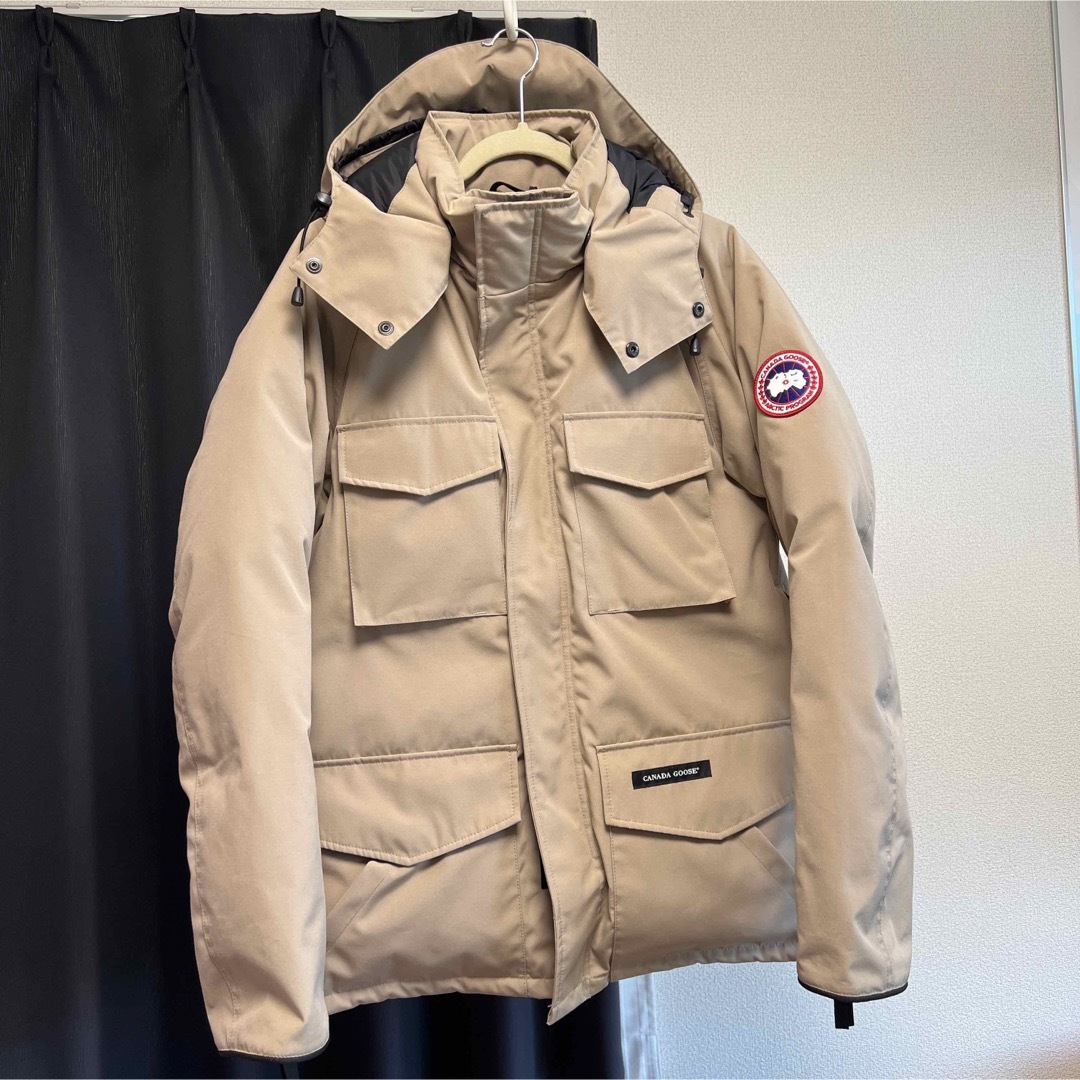 CANADA GOOSE(カナダグース)のカナダグース　カムループス　ベージュ メンズのジャケット/アウター(ダウンジャケット)の商品写真