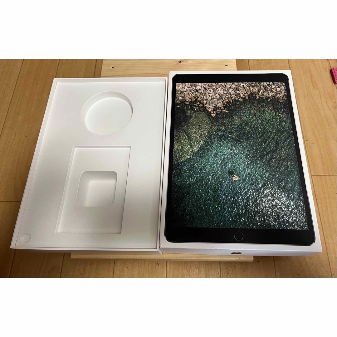 Apple(アップル)のiPad Pro 10.5インチ 64GB スペースグレイ スマホ/家電/カメラのPC/タブレット(タブレット)の商品写真