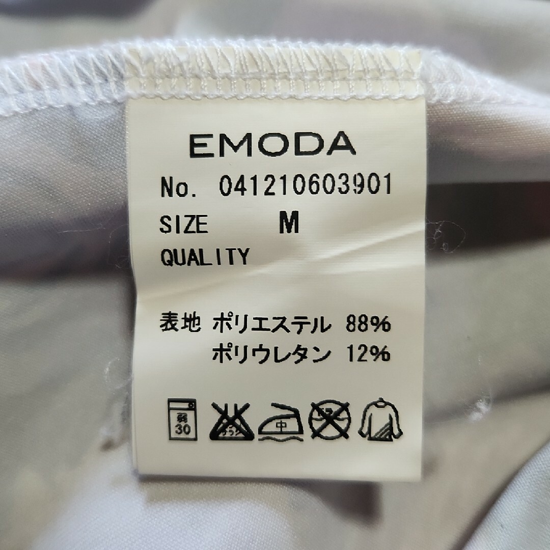 EMODA(エモダ)のお値下げ　エモダ　可愛い薔薇のタンクトップ レディースのトップス(タンクトップ)の商品写真