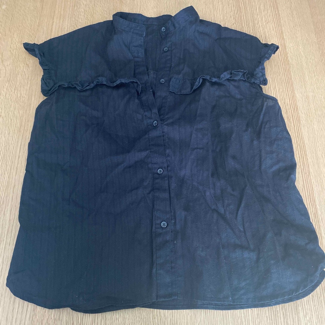 GU(ジーユー)のフリルブラウス（黒） レディースのトップス(シャツ/ブラウス(半袖/袖なし))の商品写真