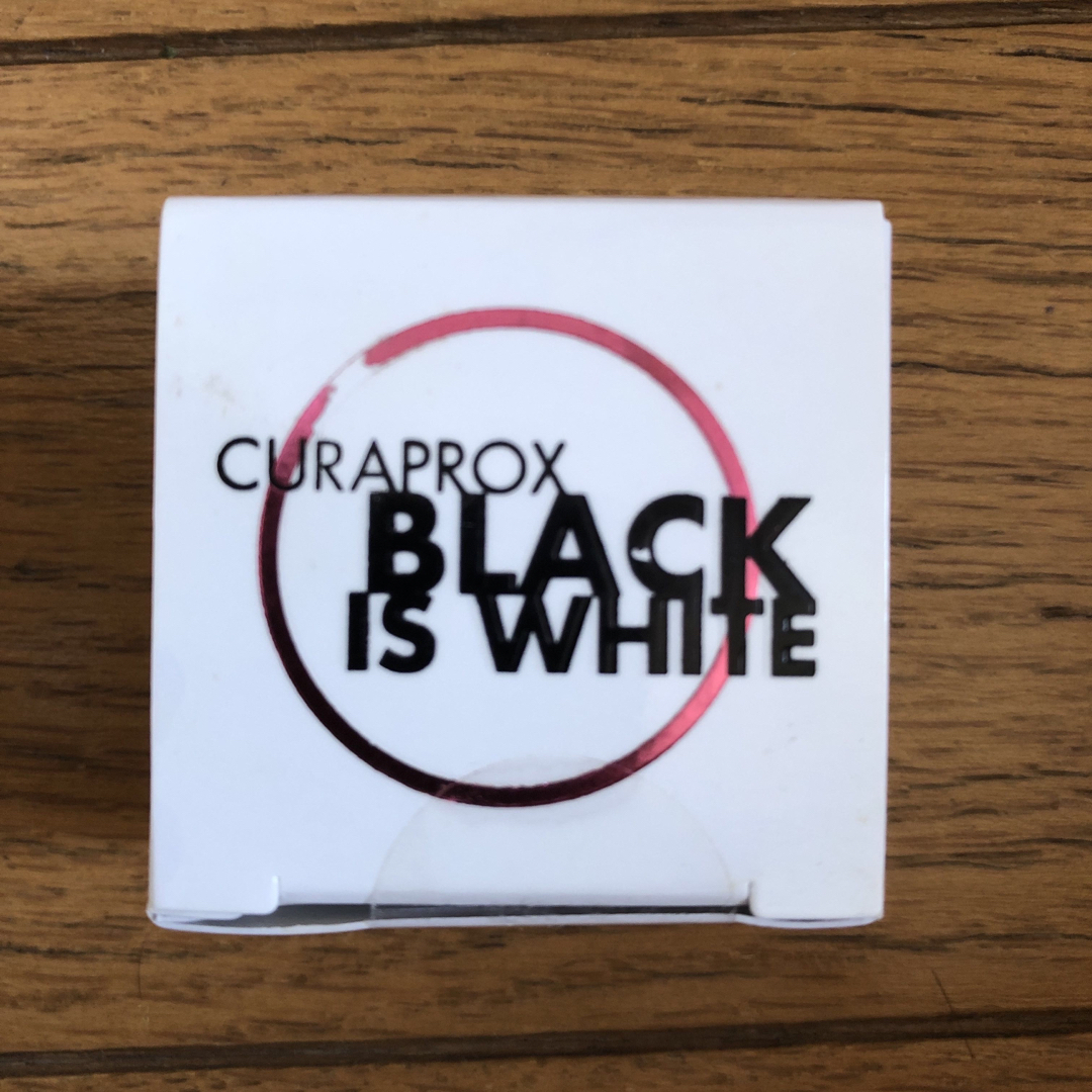 【新品 未使用】クラプロックス BLACK IS WHITE 粉はみがき コスメ/美容のオーラルケア(歯磨き粉)の商品写真