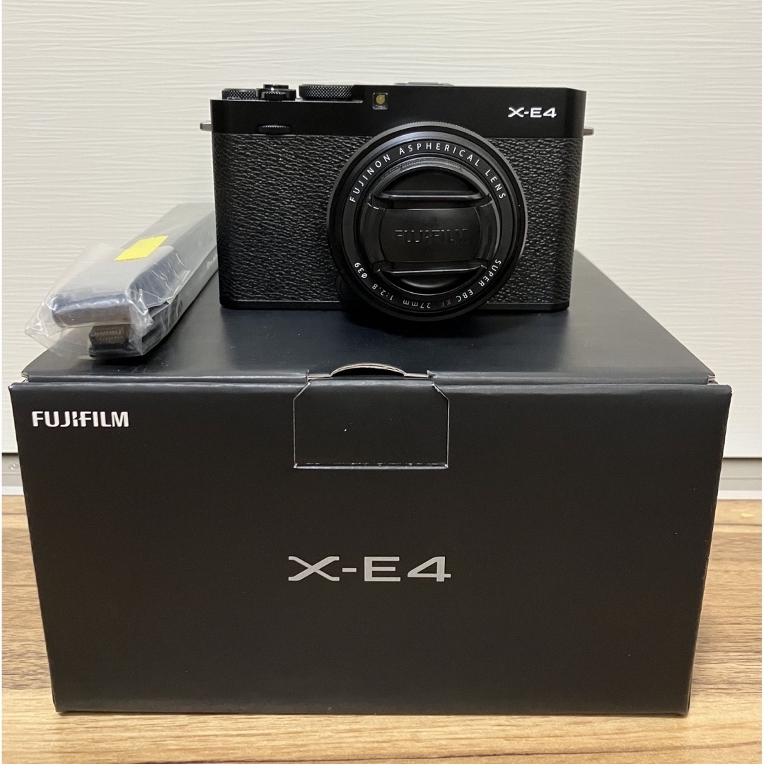 【美品・レンズ付】X-E4 BLACK XF27mm F2.8付属