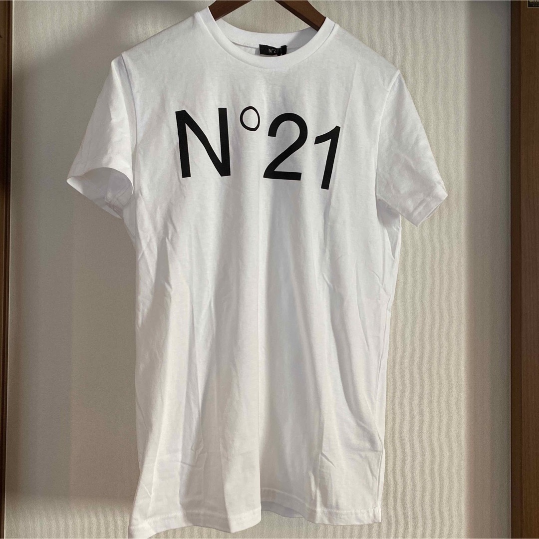 N°21(ヌメロヴェントゥーノ)の新品未使用☆ヌメロヴェントゥーノ16歳　Tシャツ レディースのトップス(Tシャツ(半袖/袖なし))の商品写真