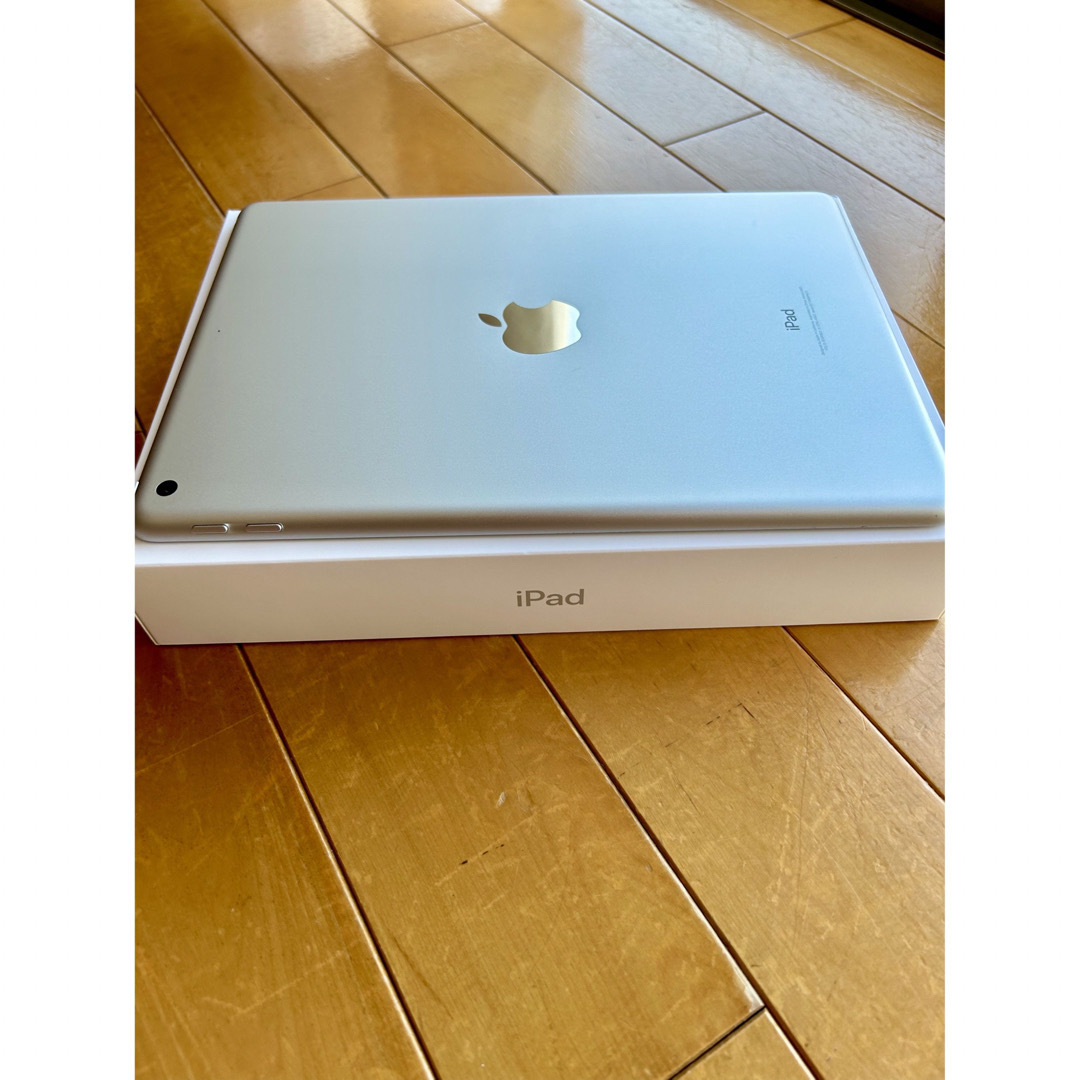 おまけ付き！　美品　Apple iPad 第5世代 32GB   SIM フリー