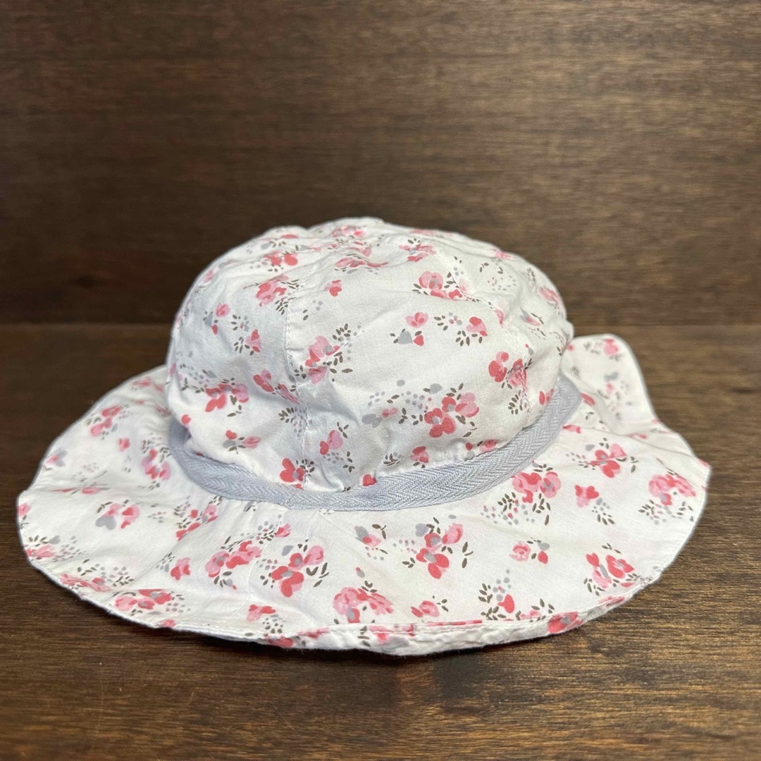 Cath Kidston(キャスキッドソン)の【美品】Cath Kids　花柄　キッズ帽子　M-L　50cm　キャスキッドソン キッズ/ベビー/マタニティのこども用ファッション小物(帽子)の商品写真