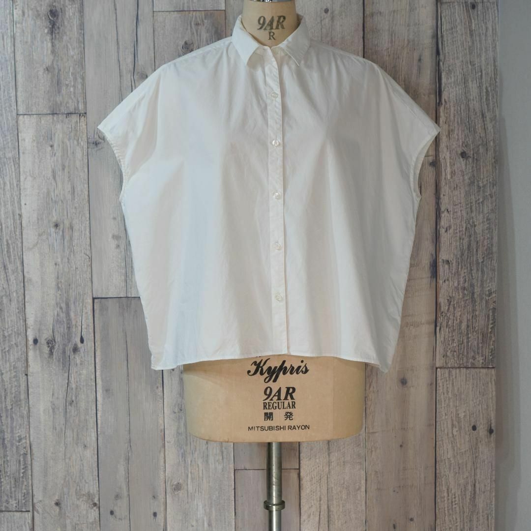 aquagirl(アクアガール)のaquagirl フレンチスリーブオーバーサイズシャツカラーブラウス 白S レディースのトップス(シャツ/ブラウス(半袖/袖なし))の商品写真