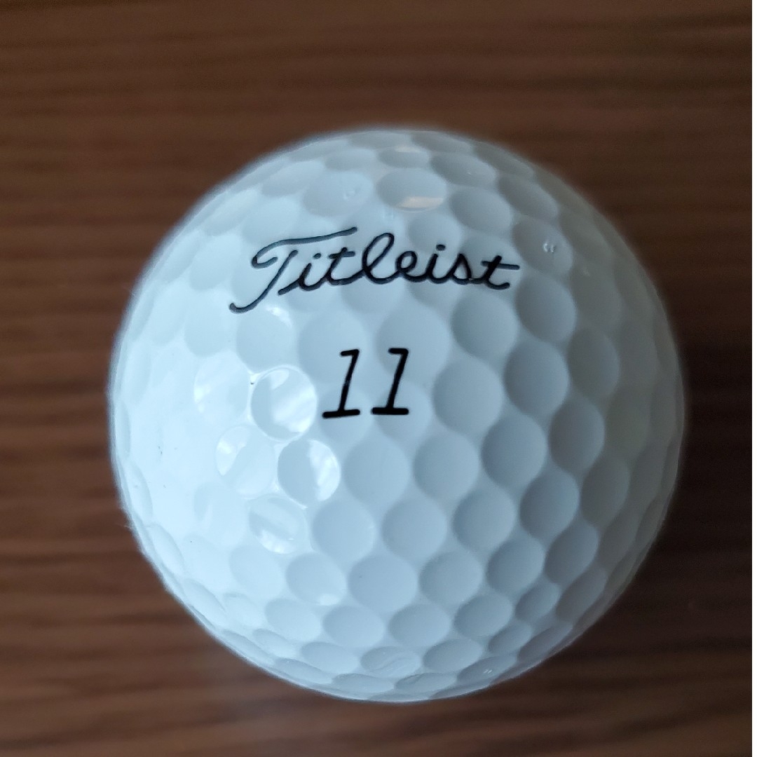 タイトリスト　ゴルフボール　PRO V1　 1ダース チケットのスポーツ(ゴルフ)の商品写真