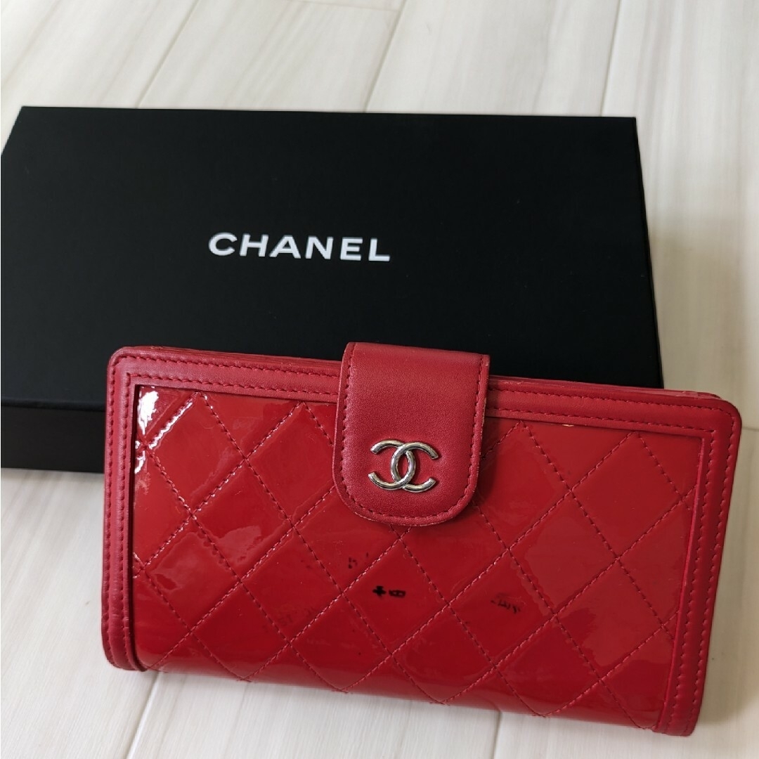 CHANEL 長財布 赤 エナメル