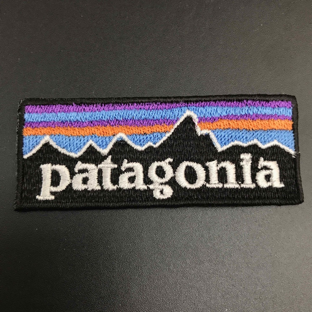 patagonia(パタゴニア)の70×28mm PATAGONIA フィッツロイロゴ アイロンワッペン -1F ハンドメイドの素材/材料(各種パーツ)の商品写真