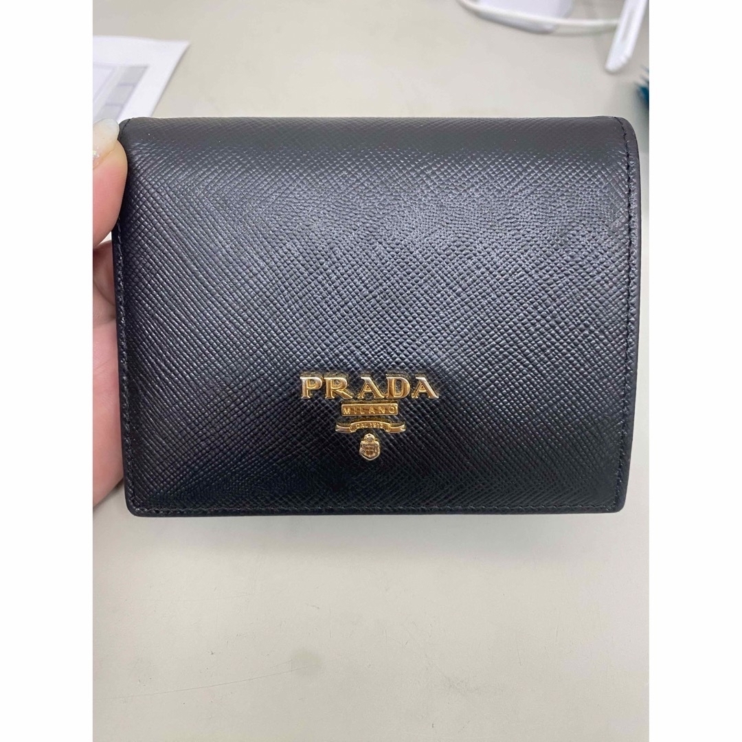 PRADA  二つ折り財布