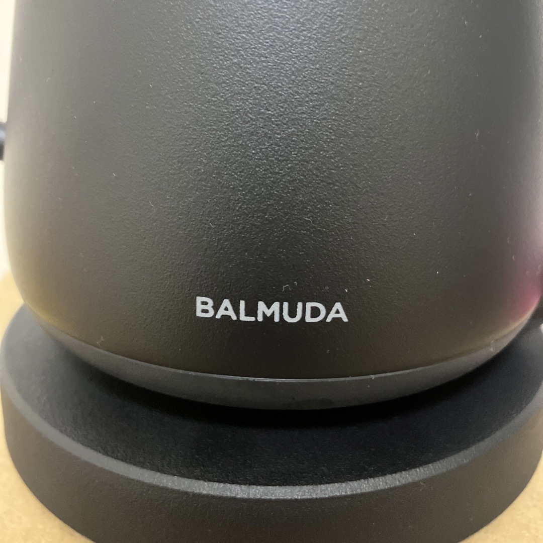 BALMUDA The Pot 電気ケトル K02A-BK スマホ/家電/カメラの生活家電(電気ケトル)の商品写真