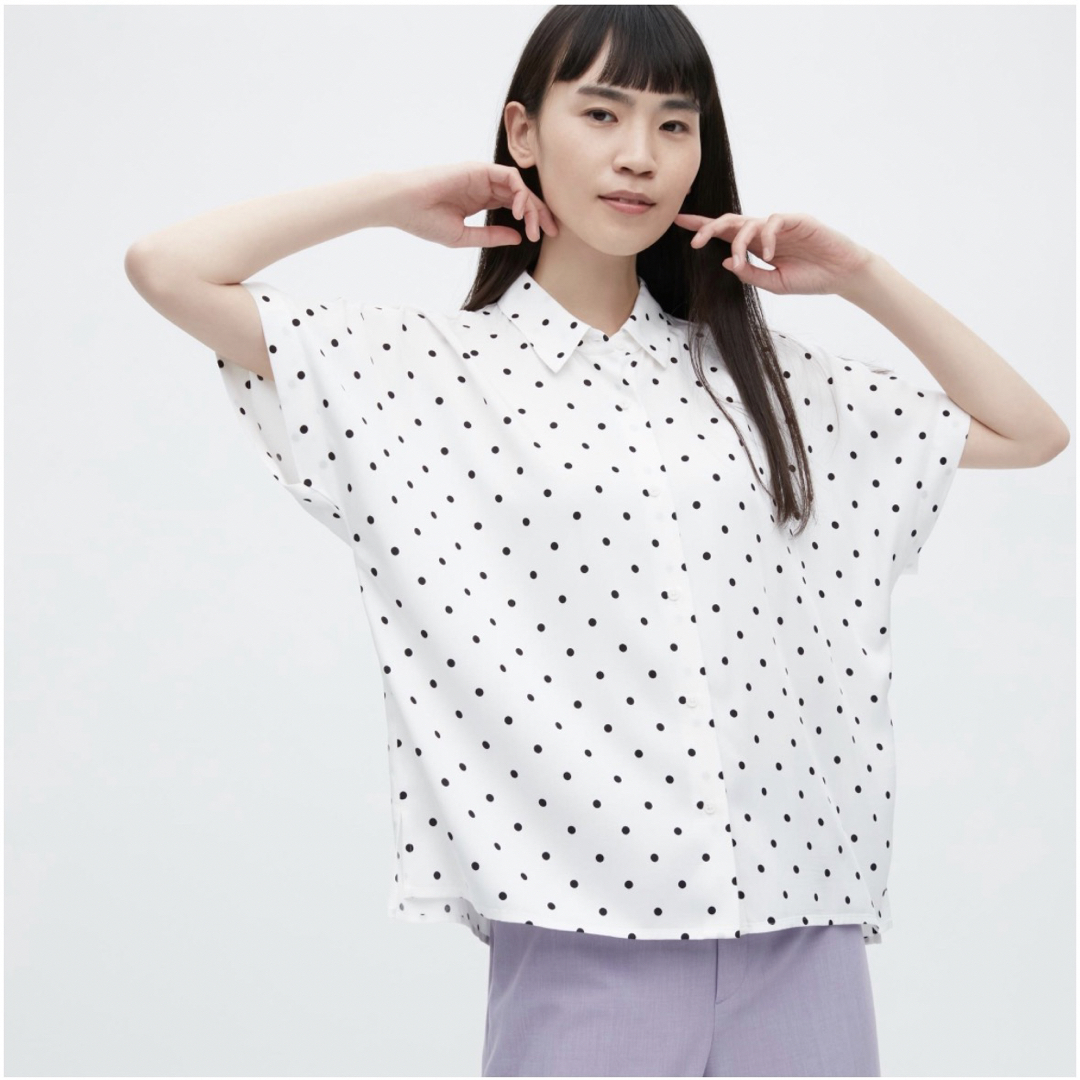 UNIQLO(ユニクロ)のUNIQLO 半袖 ブラウス 水玉 レディースのトップス(シャツ/ブラウス(半袖/袖なし))の商品写真