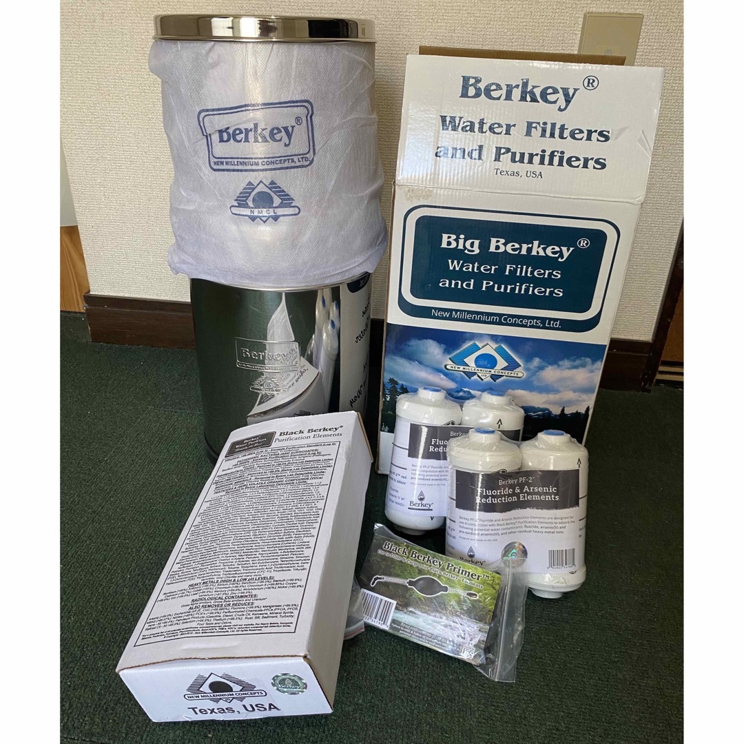 浄水器 バーキー Big Berkey 2.25 gallonsセット インテリア/住まい/日用品のキッチン/食器(浄水機)の商品写真