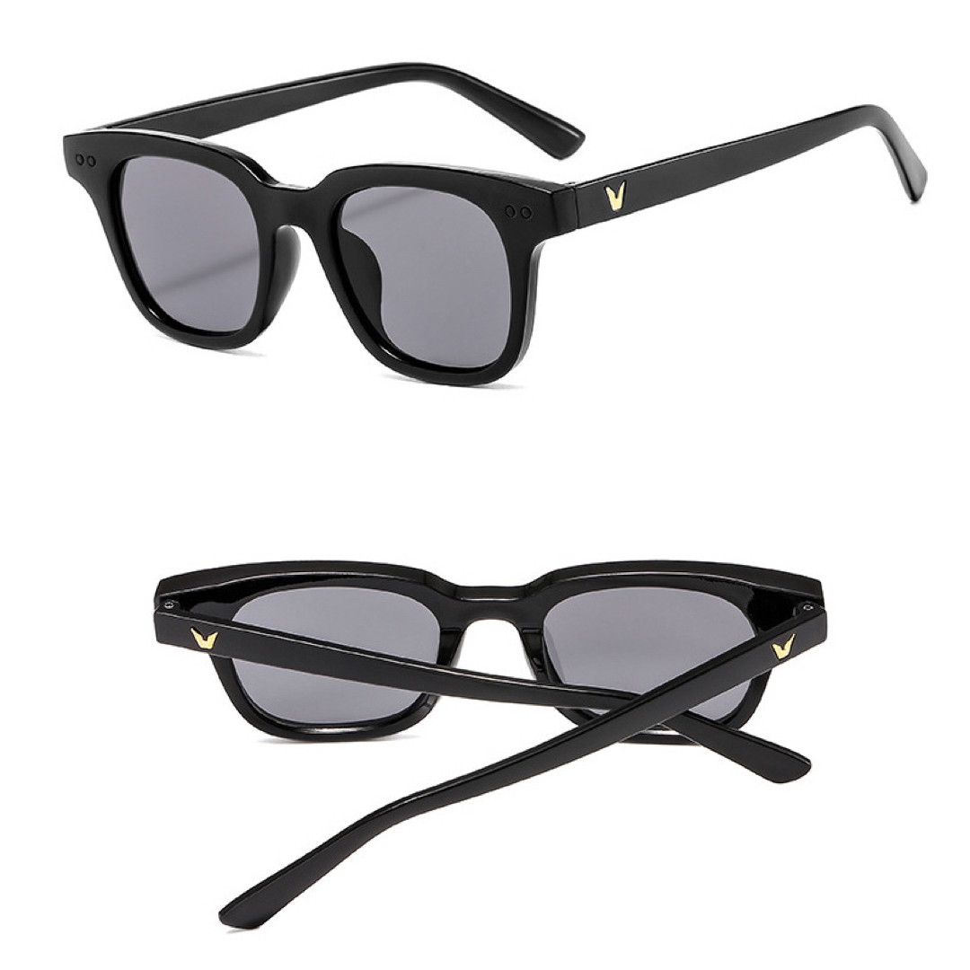 カラーサングラス 【ブラック】UVカット オシャレ カラーレンズ 新品の通販 by KonA カラーサングラス UVカット オシャレ カラーレンズ 新品