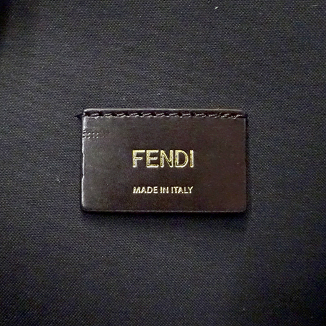 FENDI(フェンディ)のフェンディ FENDI バッグ メンズ ブランド リュック バックパック レザー フェンディマニア ホワイト 7VZ044 FIRAコラボ 白 大容量 大きめ おしゃれ おでかけ 【中古】 メンズのバッグ(バッグパック/リュック)の商品写真