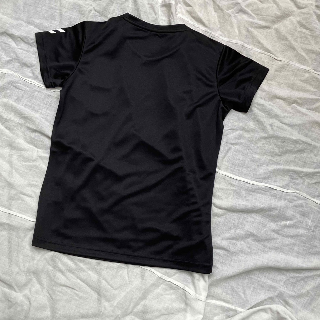 hummel(ヒュンメル)の新品未使用品　ヒュンメル　レディース Lサイズ　半袖Tシャツ　黒ブラック レディースのトップス(Tシャツ(半袖/袖なし))の商品写真