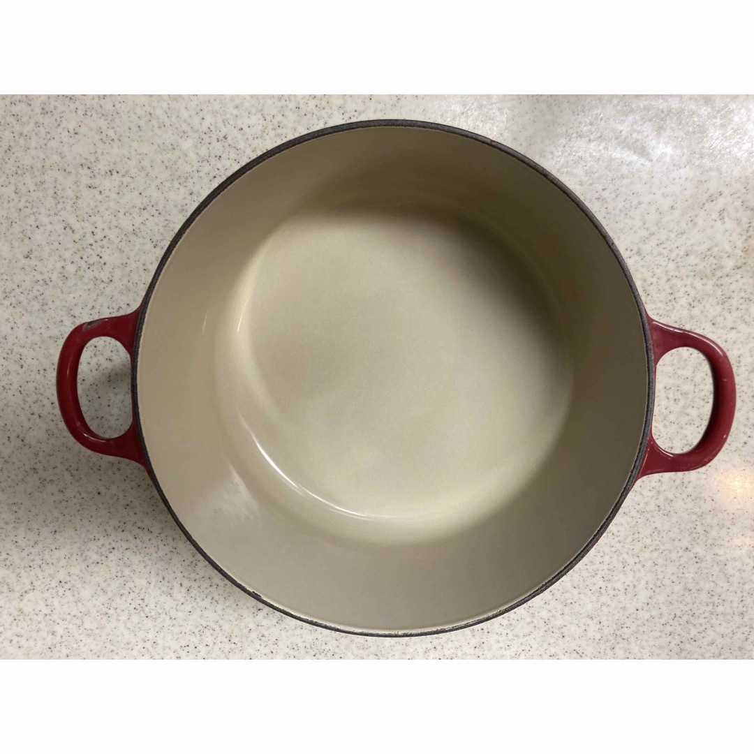 LE CREUSET(ルクルーゼ)のル・クルーゼ　鍋 レッド　赤　24cm 【IH】 インテリア/住まい/日用品のキッチン/食器(鍋/フライパン)の商品写真