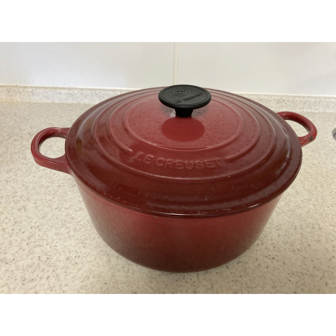 LE CREUSET(ルクルーゼ)のル・クルーゼ　鍋 レッド　赤　24cm 【IH】 インテリア/住まい/日用品のキッチン/食器(鍋/フライパン)の商品写真