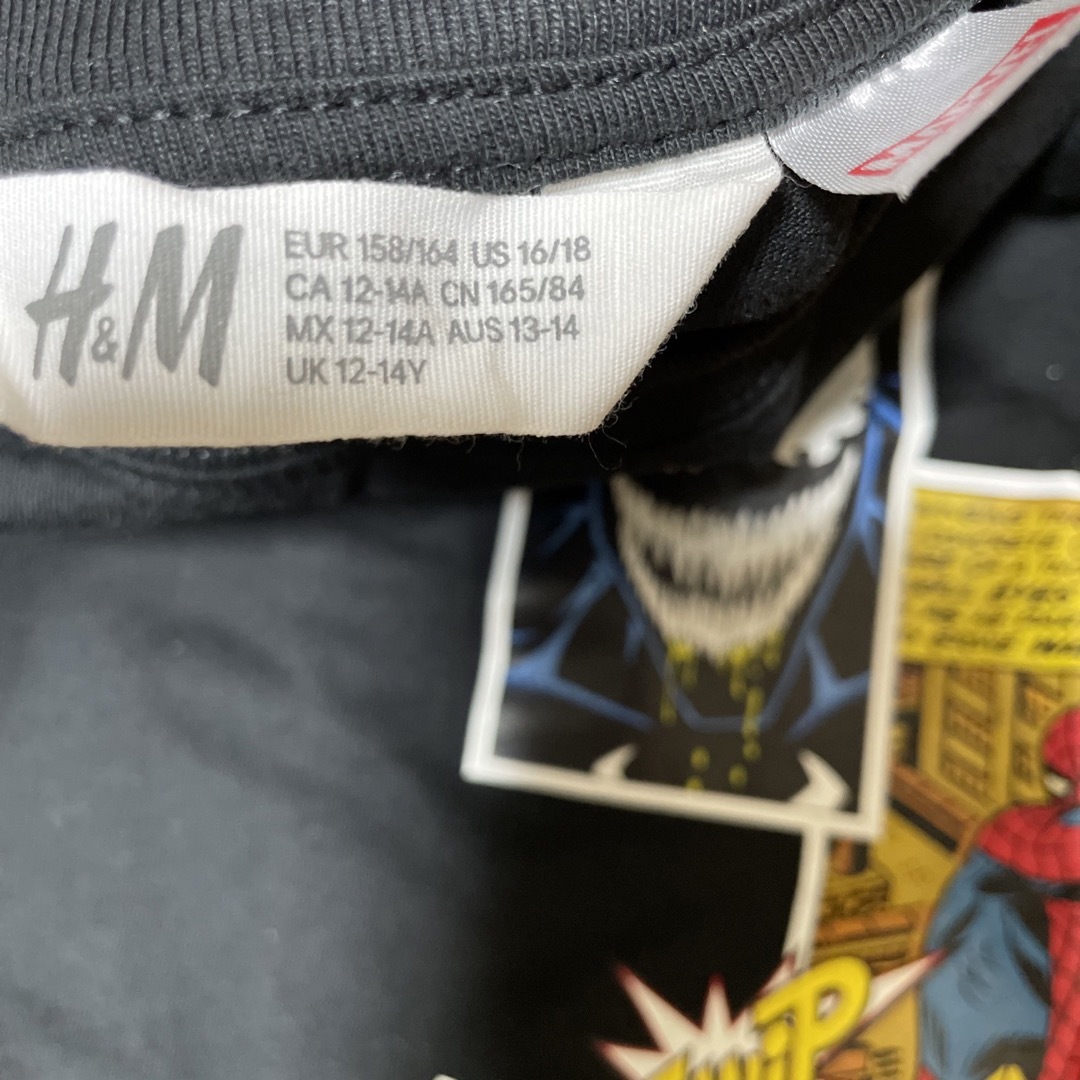 H&M(エイチアンドエム)のH&M160センチマーベル黒Tシャツ キッズ/ベビー/マタニティのキッズ服男の子用(90cm~)(Tシャツ/カットソー)の商品写真