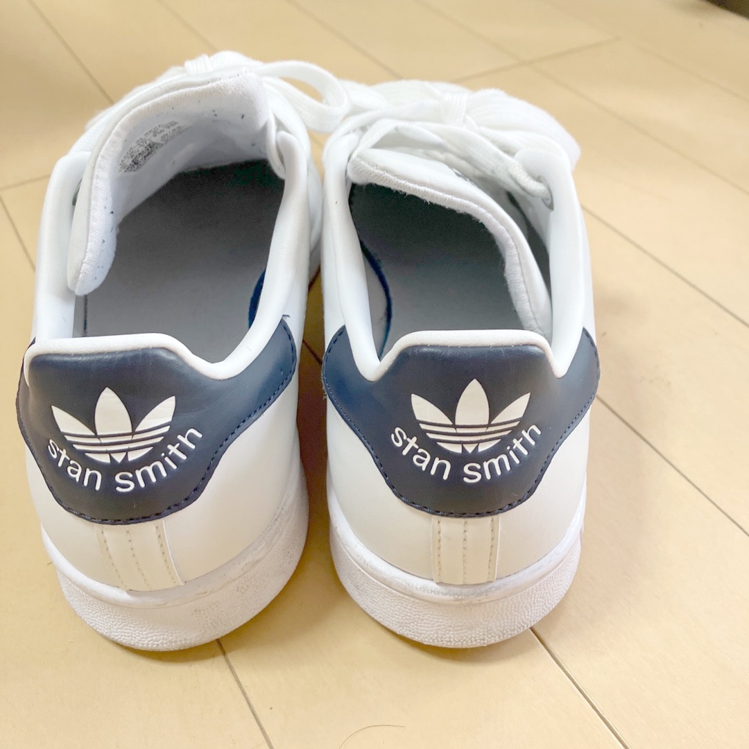 adidas(アディダス)のadidas stan smithレディース　　　　　　　　ホワイト &ネイビー レディースの靴/シューズ(スニーカー)の商品写真