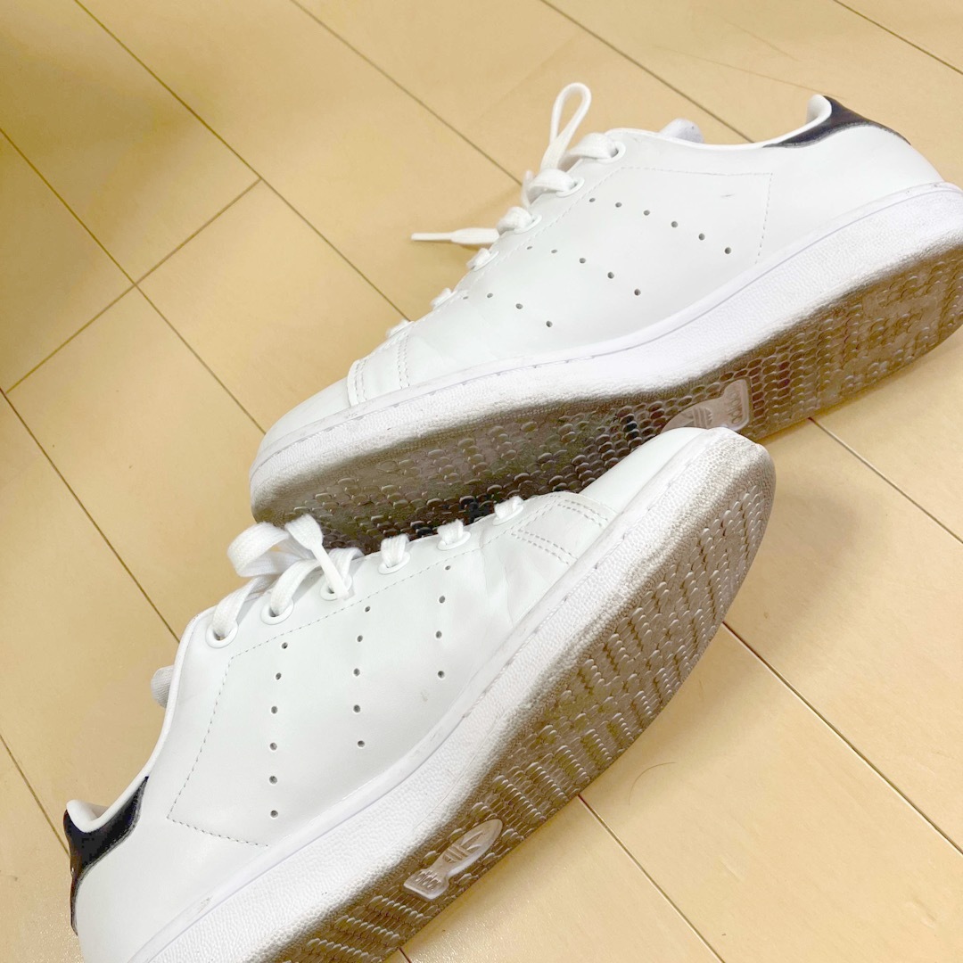 adidas(アディダス)のadidas stan smithレディース　　　　　　　　ホワイト &ネイビー レディースの靴/シューズ(スニーカー)の商品写真