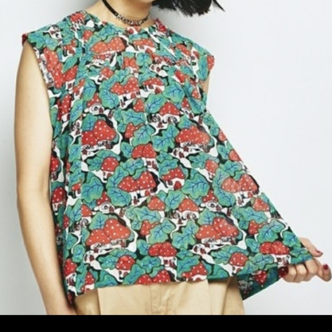 HYSTERIC GLAMOUR(ヒステリックグラマー)のヒステリックグラマー LADY BUG VILLAGE柄ノースリーブブラウス レディースのトップス(シャツ/ブラウス(半袖/袖なし))の商品写真