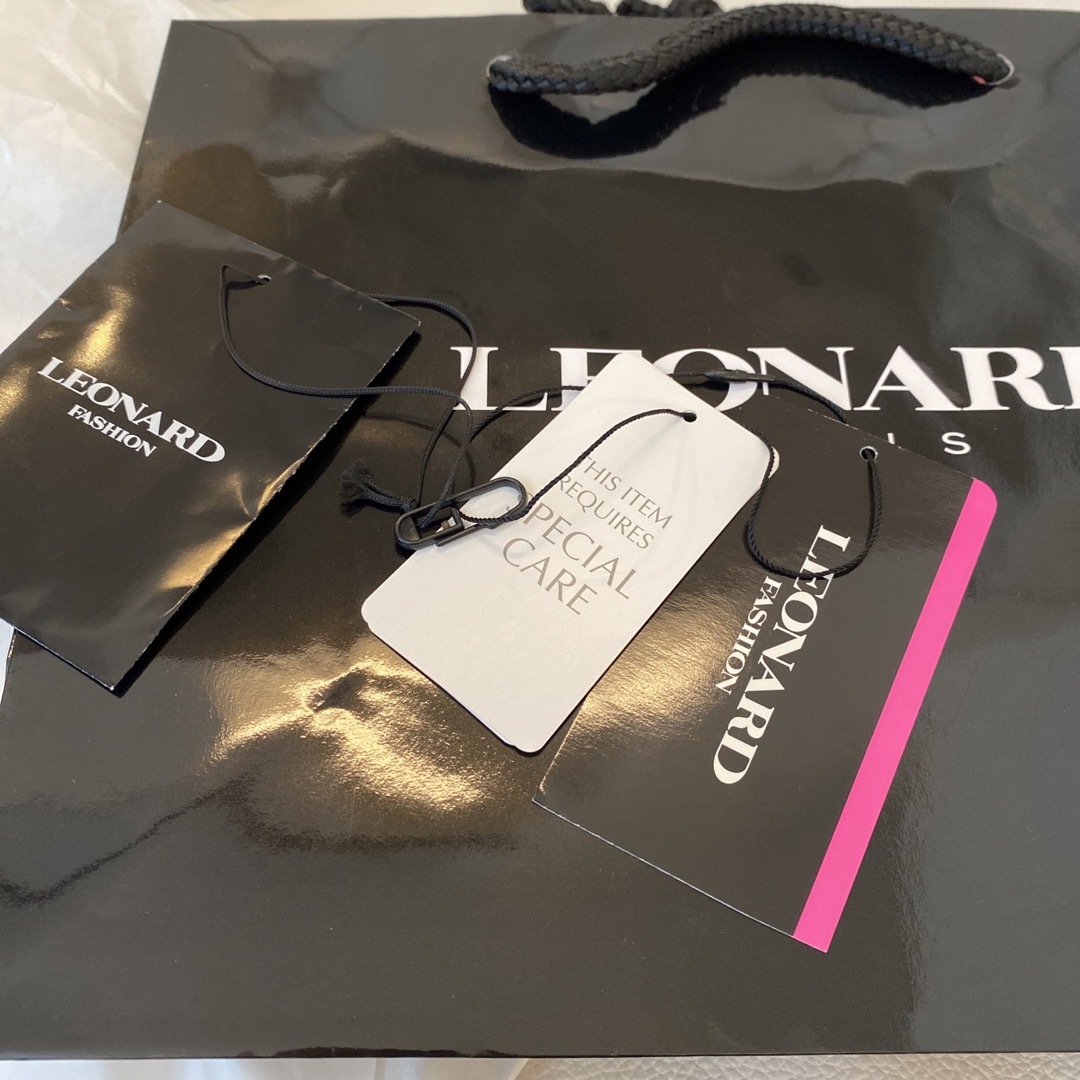 LEONARD(レオナール)の専用　　レオナール　ピンク花柄ワンピース レディースのワンピース(ひざ丈ワンピース)の商品写真