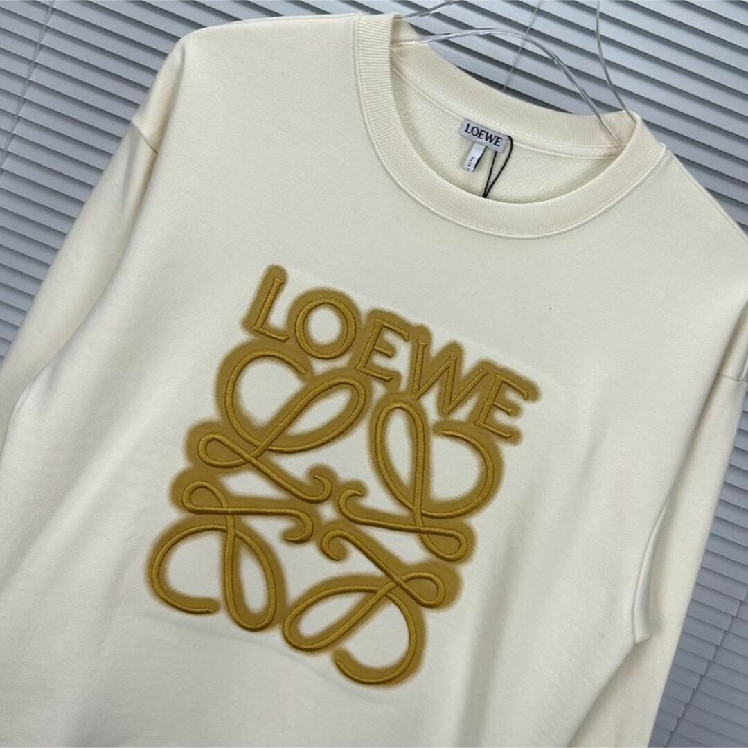 LOEWE - ⭐️新品⭐️LOEWE ロエベ シンプル ロゴ トレーナー Mの通販 by …EVECHI's shop｜ロエベならラクマ