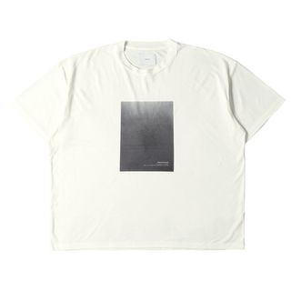 シュタイン(stein)のstein シュタイン Tシャツ サイズ:M 22SS グラフィック リヨセル クルーネック 半袖 Tシャツ PRINT TEE_CLOSED CLOSED ST.389-1 オーバーサイズ ビッグシルエット ホワイト 白 トップス カットソー 【メンズ】【中古】(Tシャツ/カットソー(半袖/袖なし))