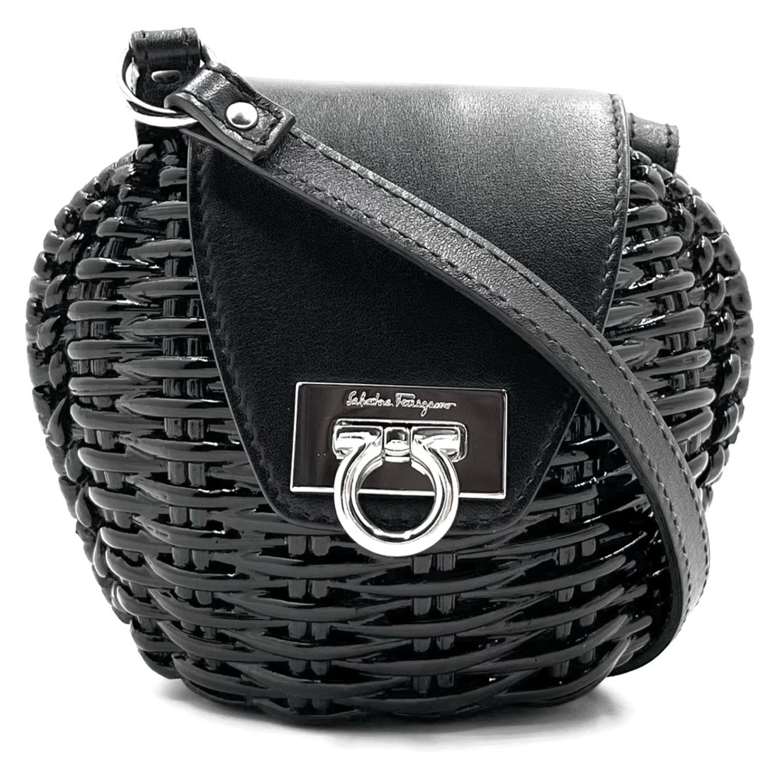 Salvatore Ferragamo サルヴァトーレフェラガモ ショルダーバッグ かごバッグ ミニミニサイズ ポーチ ガンチーニ 肩掛け 斜め掛け かばん 鞄 ブラック 黒 シルバー金具 レディース 美品【中古品】 | フリマアプリ ラクマ