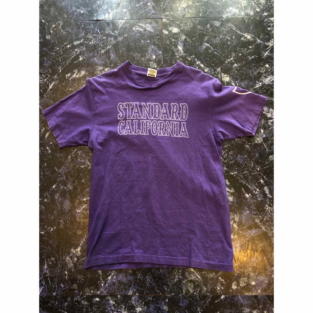 STANDARD CALIFORNIA(スタンダードカリフォルニア)のスタンダードカリフォルニア　STANDARD CALIFORNIA Tシャツ　紫 メンズのトップス(Tシャツ/カットソー(半袖/袖なし))の商品写真