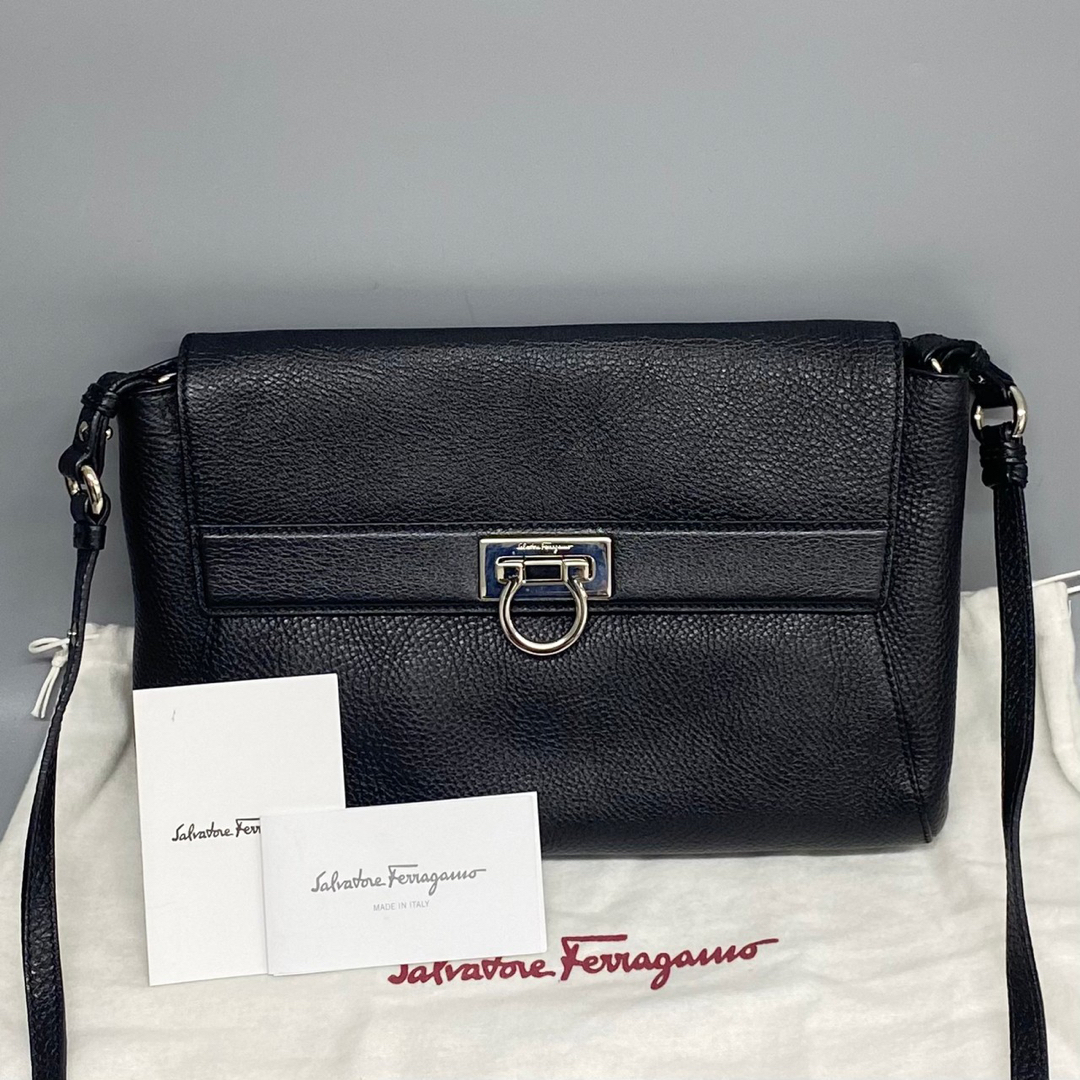 WEB限定カラー 【Salvatore Ferragamo】アリアナ ガンチーニ金具 肩かけ トートバッグ