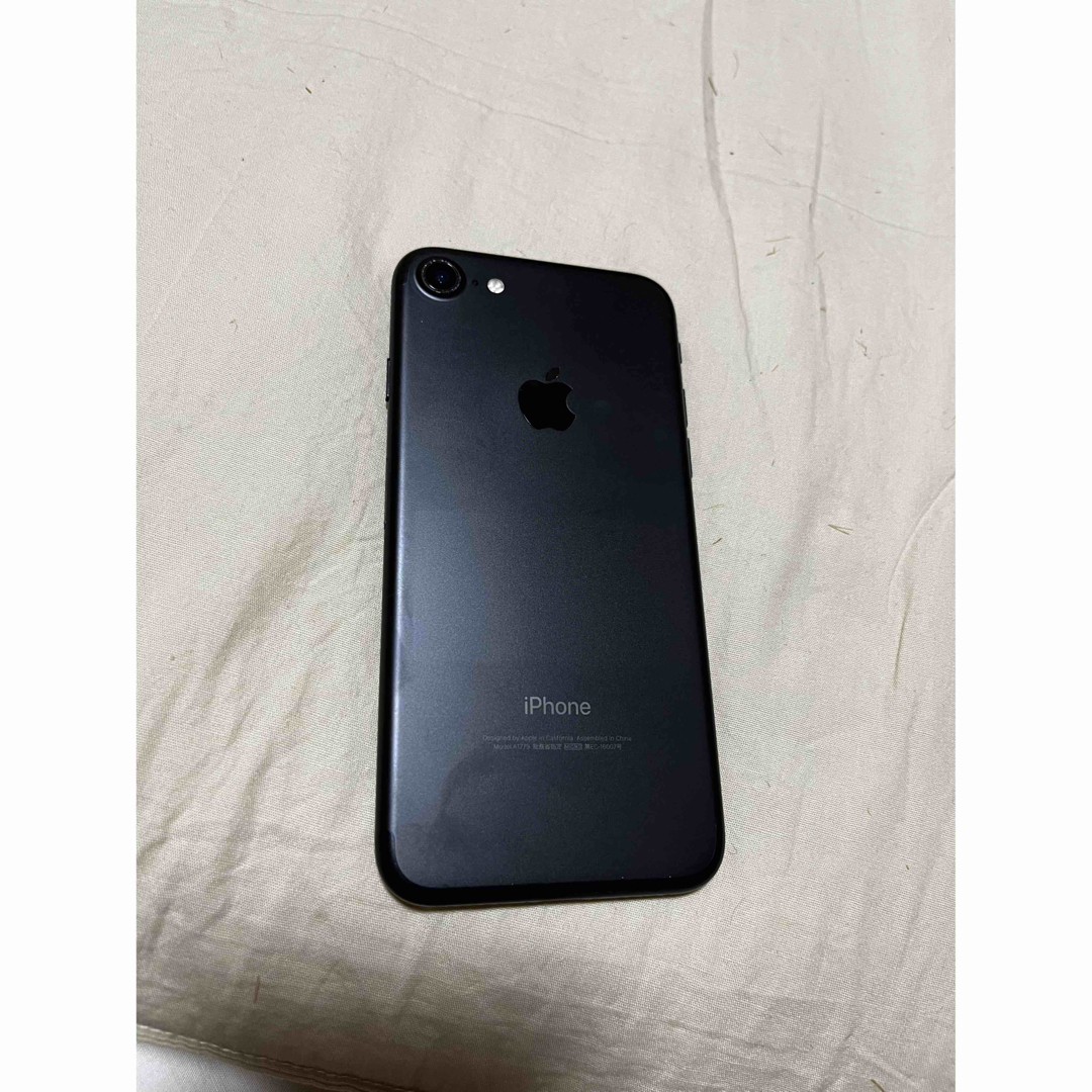 iPhone7 au 32GB ブラック　SIMロックなし 1