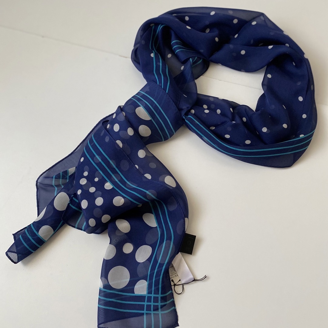 ICB(アイシービー)のICB シルクスカーフ ロング ドット レトロヴィンテージ風 ネイビーブルー レディースのファッション小物(バンダナ/スカーフ)の商品写真